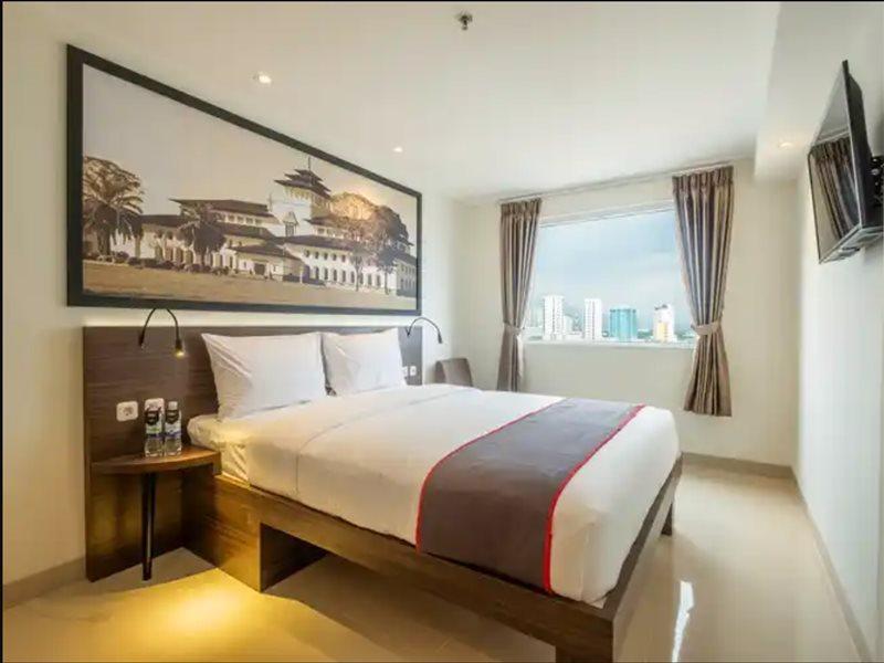 Super Oyo Collection O Hotel Pasar Baru Heritage Бандунг Экстерьер фото