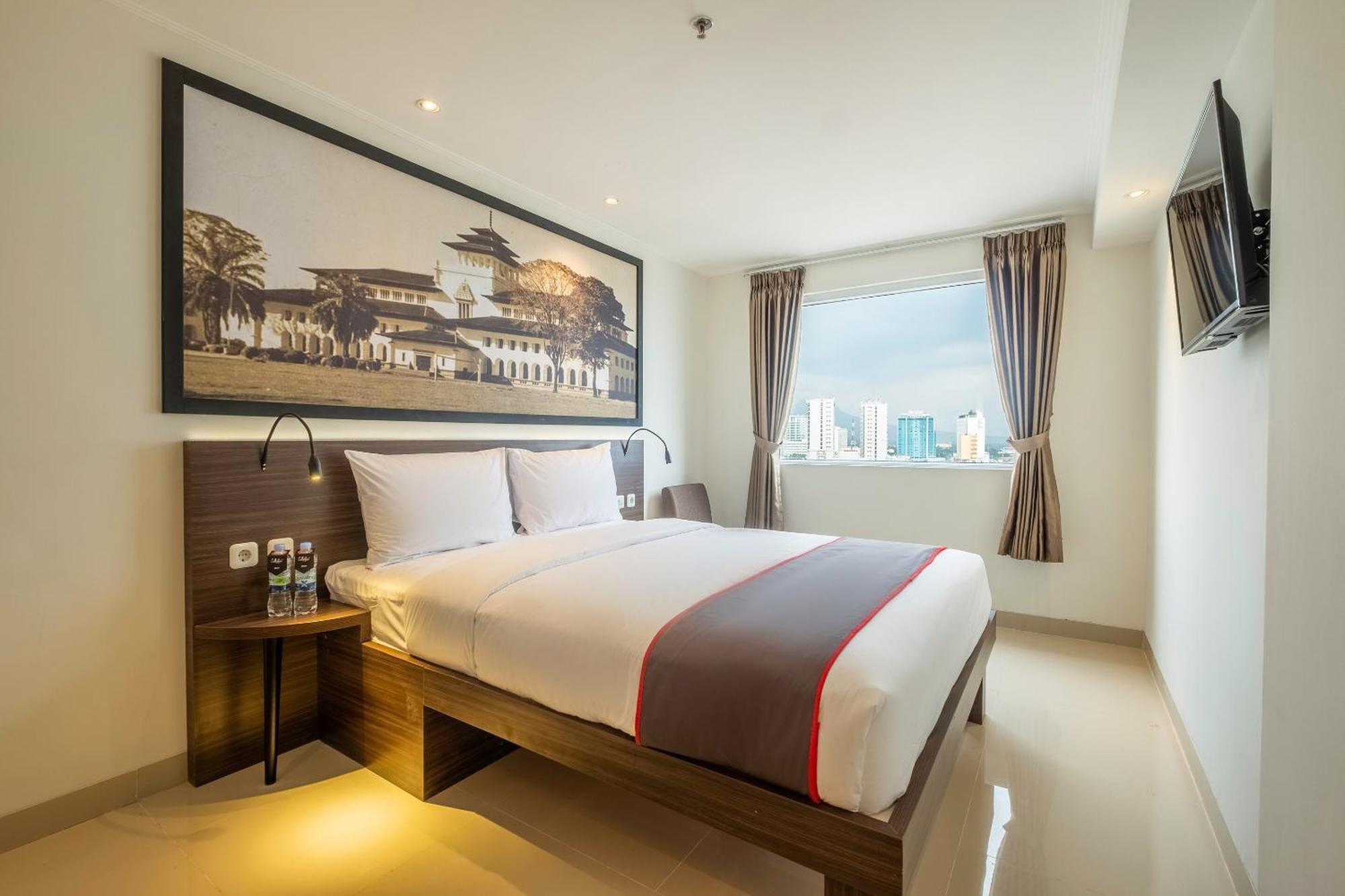 Super Oyo Collection O Hotel Pasar Baru Heritage Бандунг Экстерьер фото