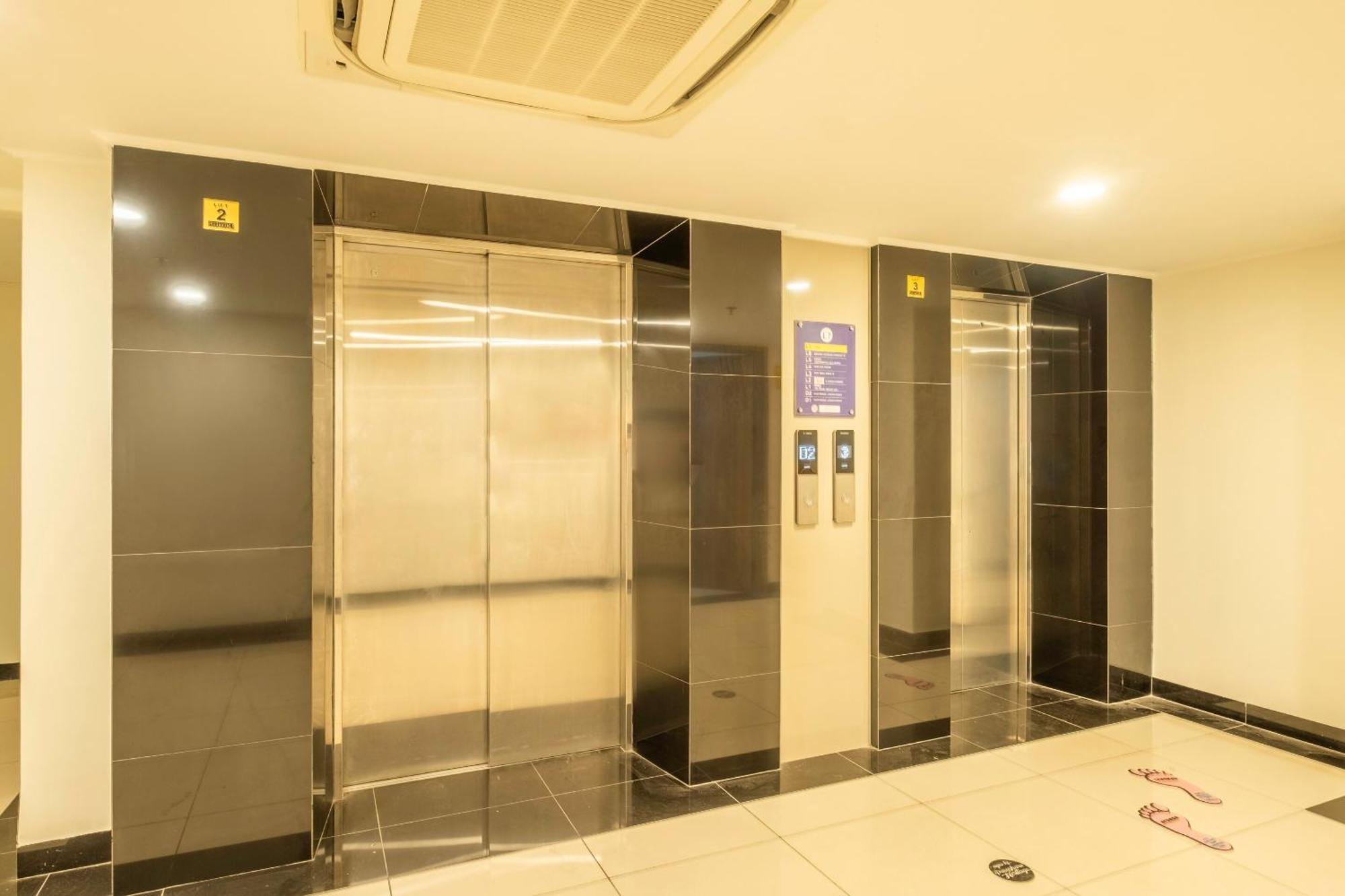 Super Oyo Collection O Hotel Pasar Baru Heritage Бандунг Экстерьер фото
