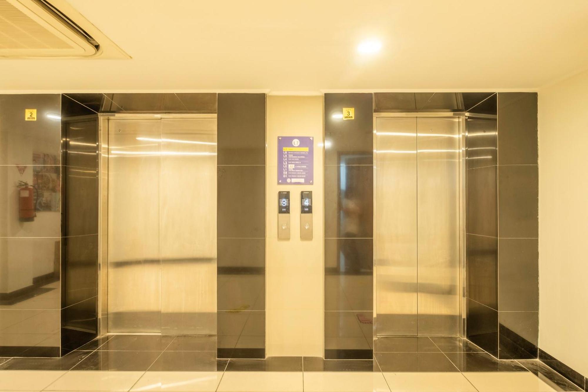 Super Oyo Collection O Hotel Pasar Baru Heritage Бандунг Экстерьер фото