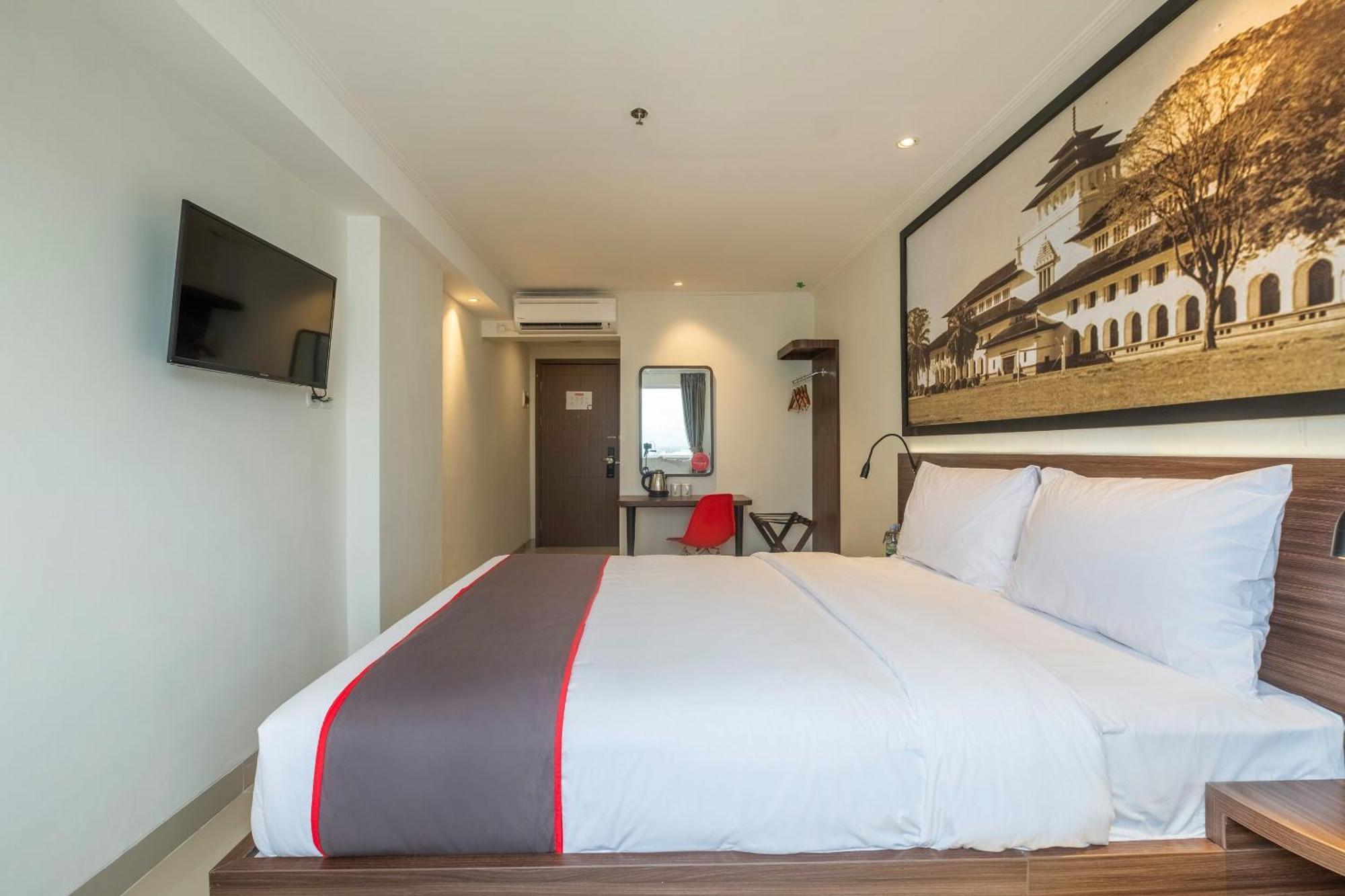 Super Oyo Collection O Hotel Pasar Baru Heritage Бандунг Экстерьер фото