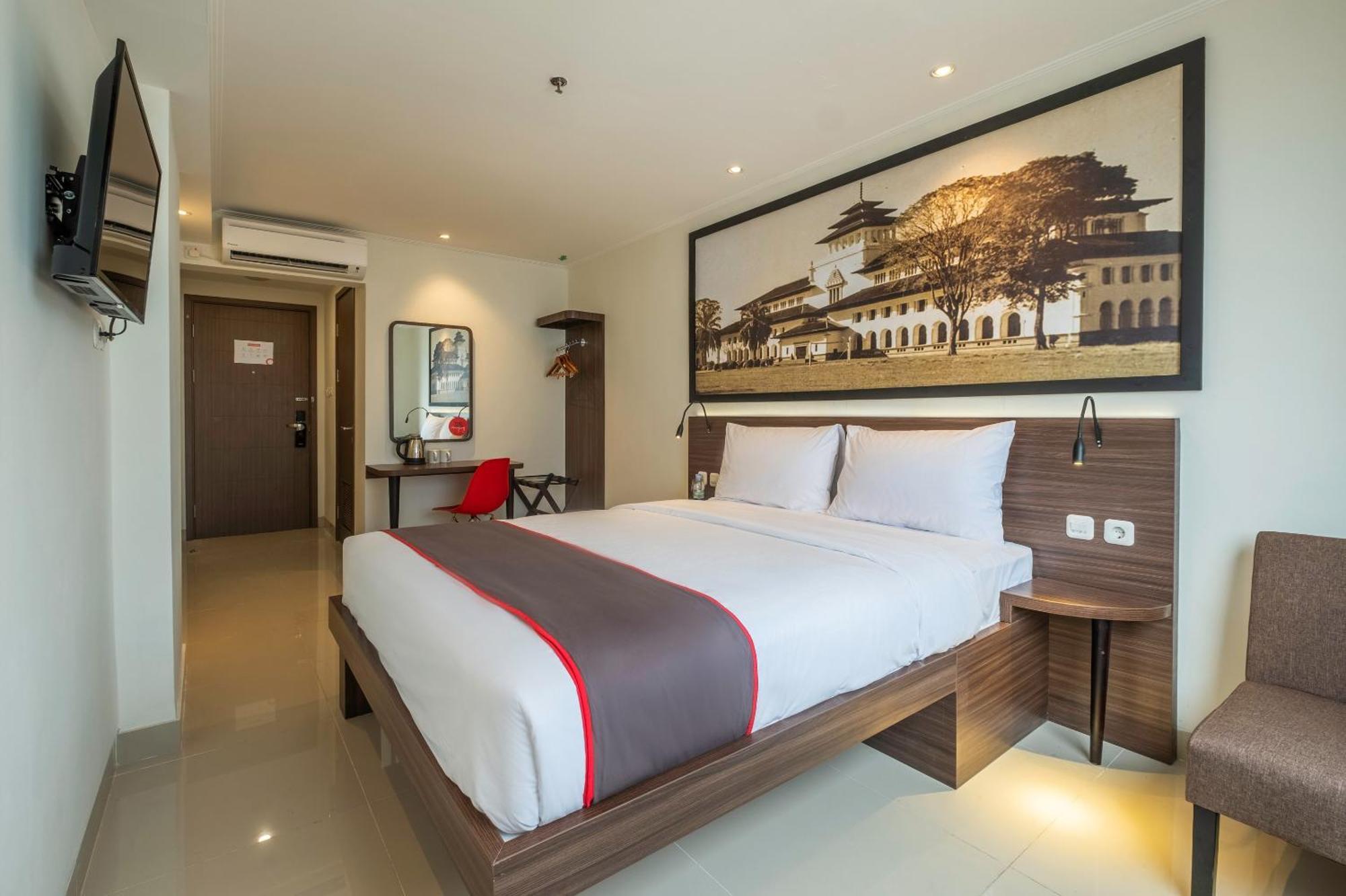 Super Oyo Collection O Hotel Pasar Baru Heritage Бандунг Экстерьер фото