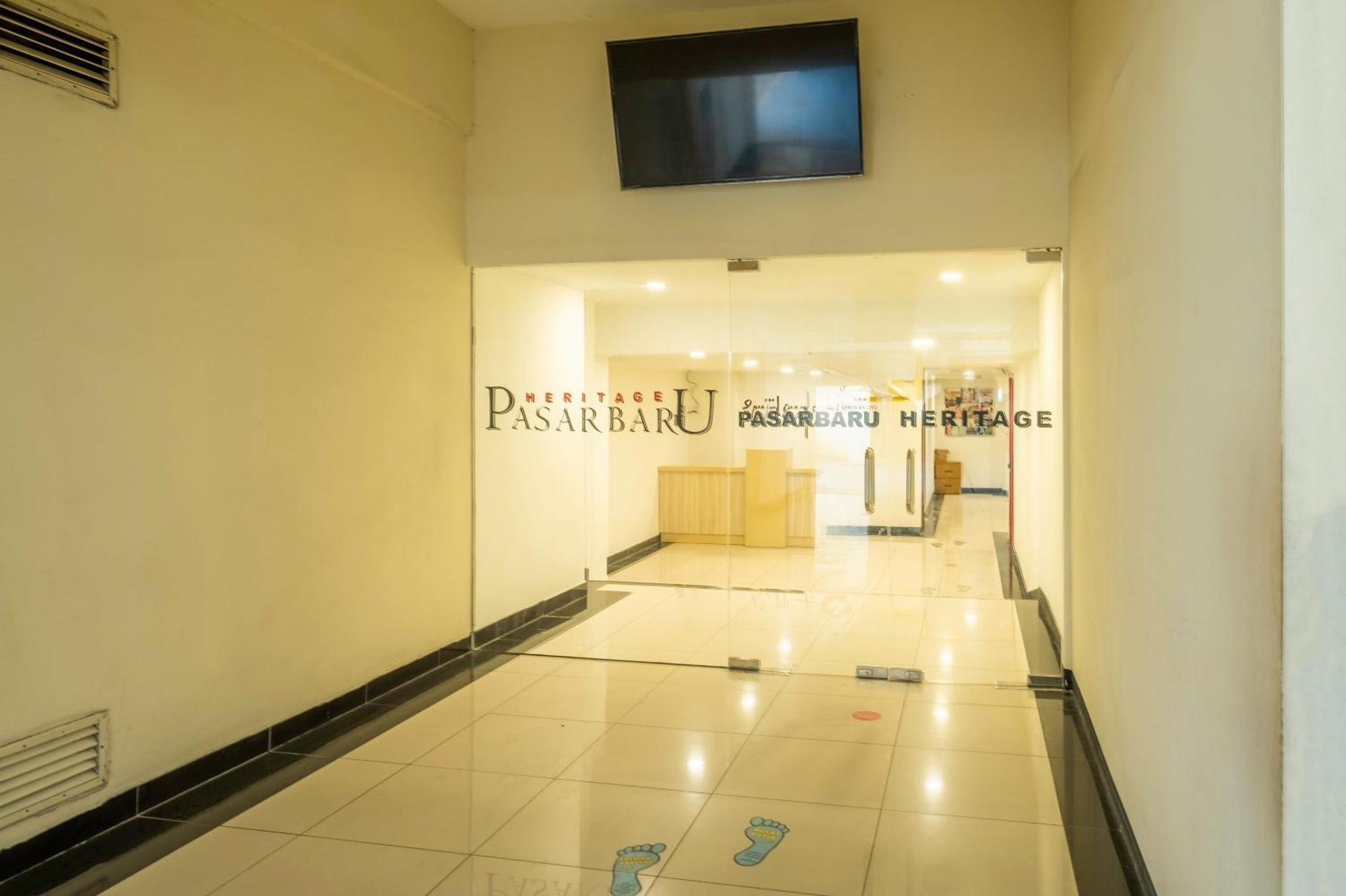 Super Oyo Collection O Hotel Pasar Baru Heritage Бандунг Экстерьер фото