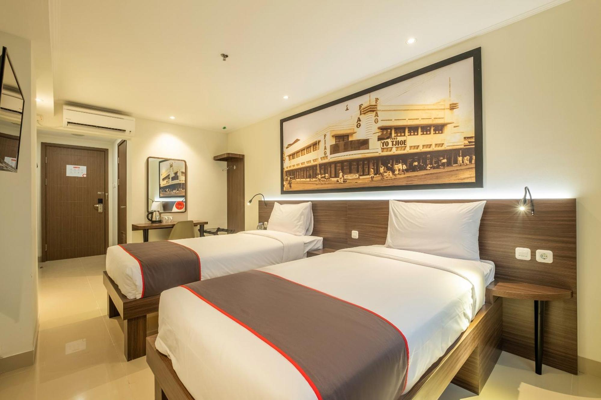 Super Oyo Collection O Hotel Pasar Baru Heritage Бандунг Экстерьер фото